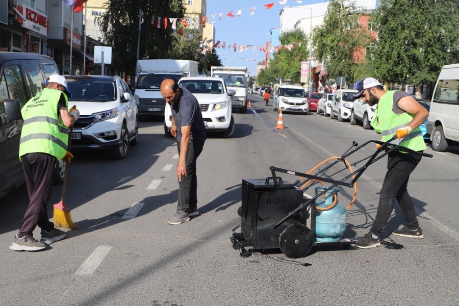 Asfalt yama çalışmaları aralıksız sürüyor