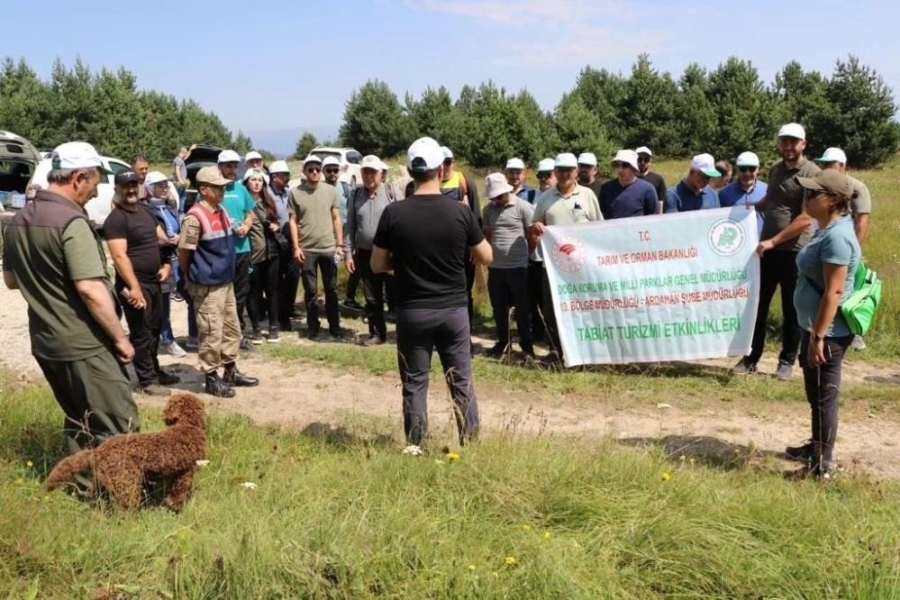 Posof ilçesinde kamp kurup doğa yürüyüşü yapıldı