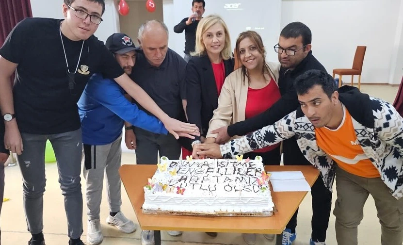 Dünya İşitme Engelliler Günü’nde özel kutlama