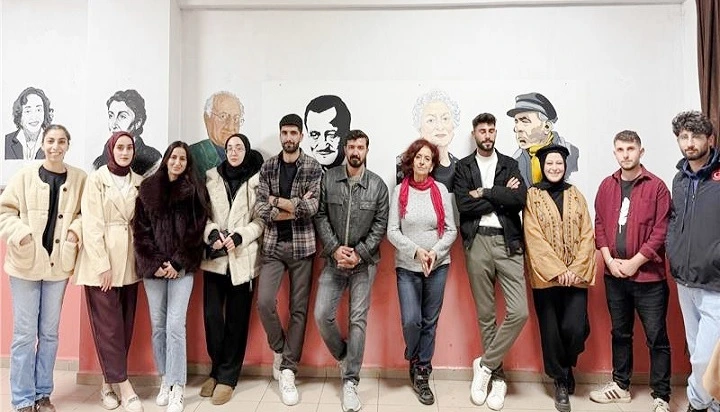   Kütüphane Duvarları Sanatla Renklendi