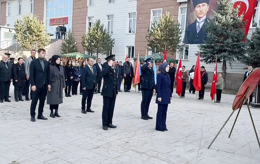 Hanak’ta 10 Kasım Atatürk’ü Anma Programı Düzenlendi