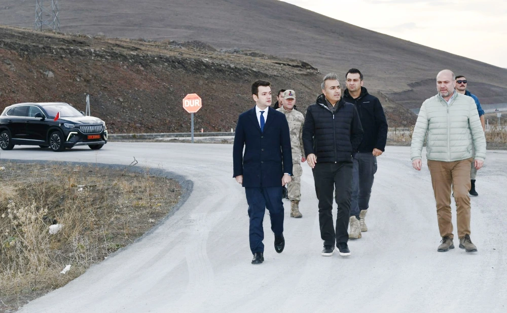 Vali Çiçek, İl Genelinde Tamamlanan Beton Yol Çalışmalarını İnceledi