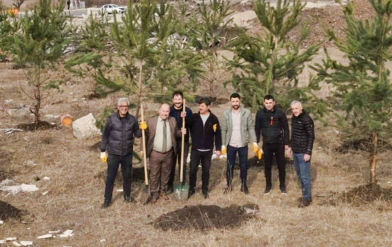 Ardahan Barosu Sosyal Tesisleri Bahçesine Fidan Dikildi