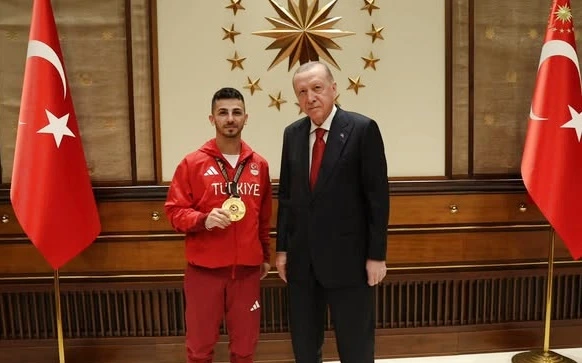 Şampiyon Sporcu Külliye’de Onurlandırıldı