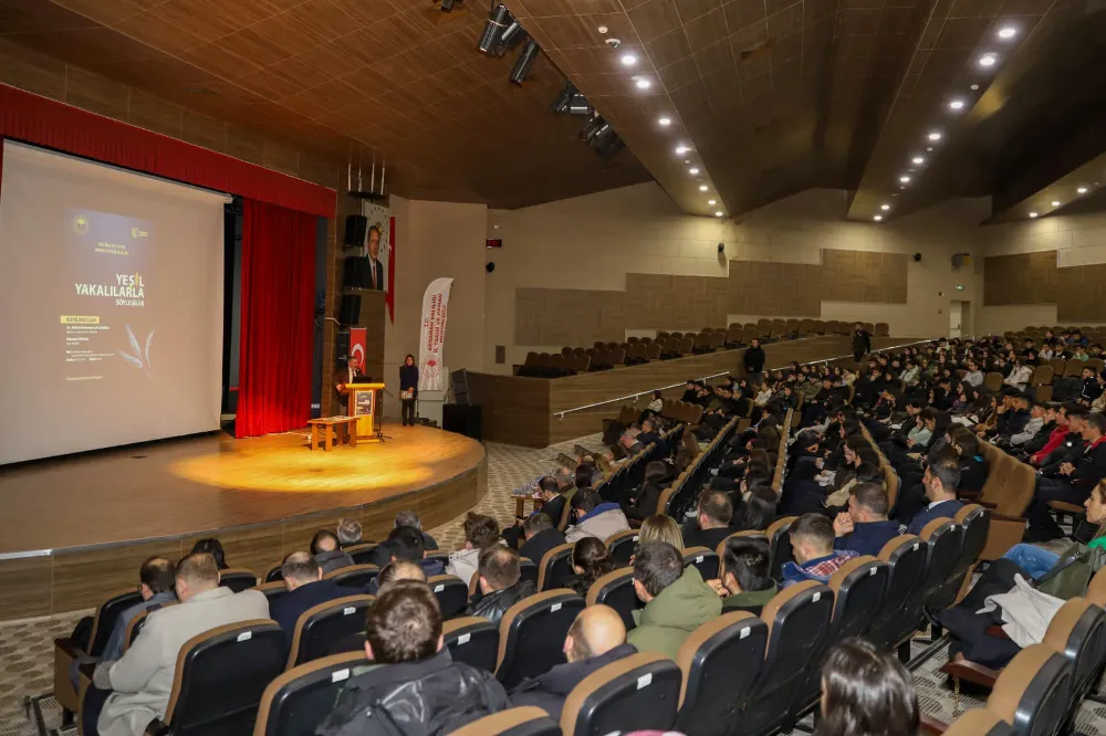 “Yeşil Yakalılarla Söyleşiler” etkinliği kapsamında bakanlık yetkilileri öğrencilerle bir araya geldi