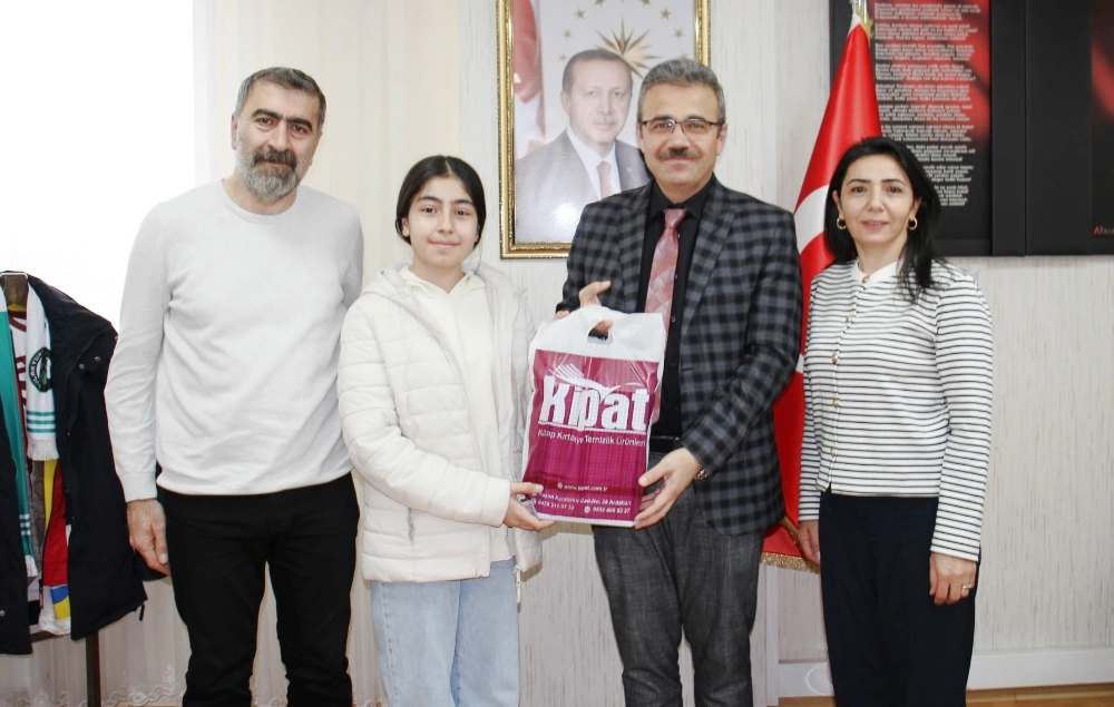 İl Birincisi Duru Erdoğan’a Milli Eğitim Müdüründen Tebrik