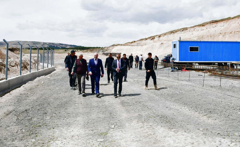 Vali Çiçek,  Barınak İnşaatını İnceledi