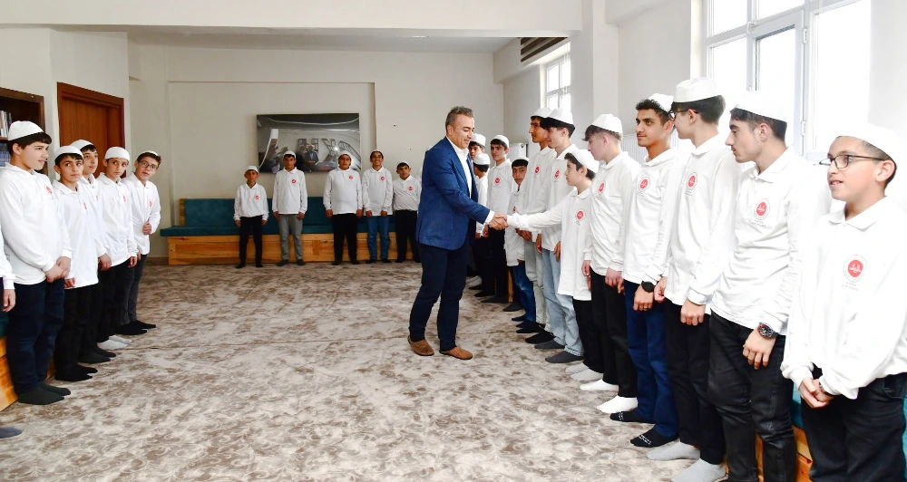 Vali Çiçek’ten Hafızlık Kursuna Ziyaret