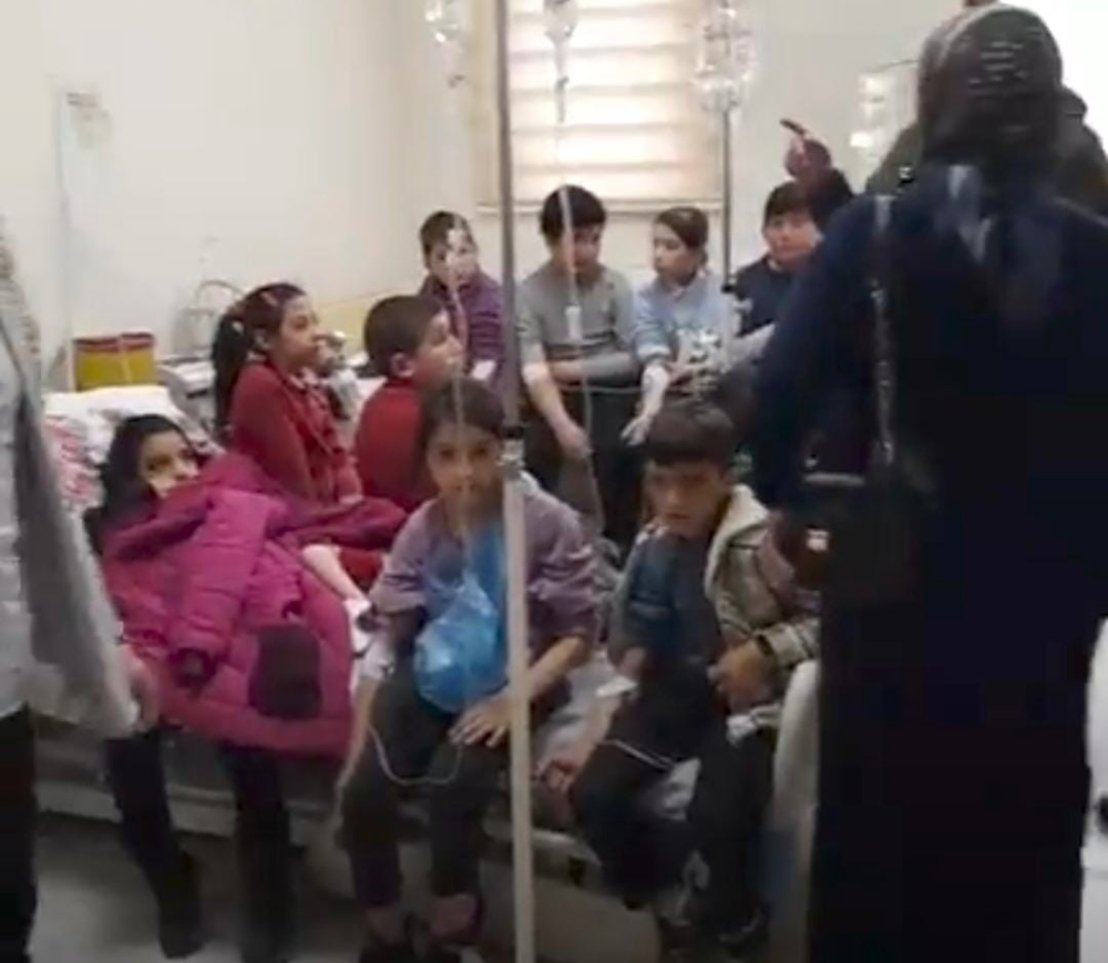 90 öğrenci zehirlenme şüphesiyle hastanelik oldu