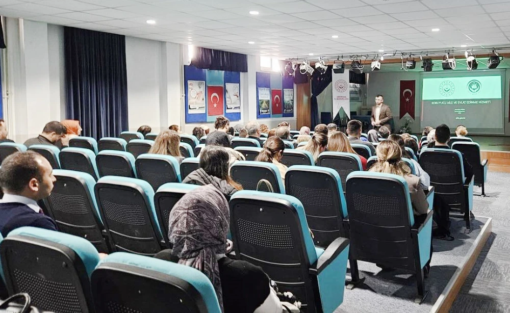 Öğretmenlere Koruyucu Aile ve Evlat Edinme Hizmetleri Tanıtıldı