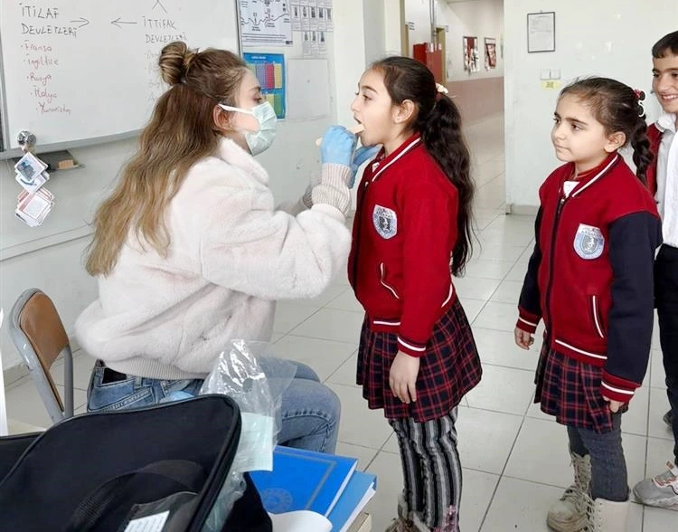 Öğrencilere Ağız ve Diş Sağlığı Taraması Devam Ediyor