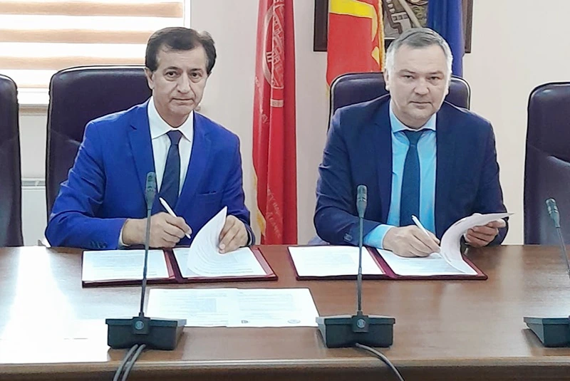 Rektör Emiroğlu, İlk Uluslararası Anlaşmaya İmza Attı