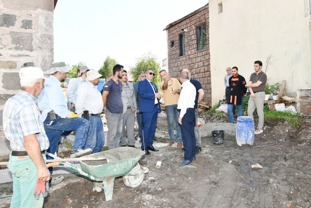 Vali Çiçek, Kütüphane Bahçesindeki Düzenleme Çalışmalarını İnceledi