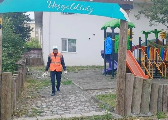 Ardahan Belediyesi’nden Park ve Bahçelerde Temizlik Seferberliği