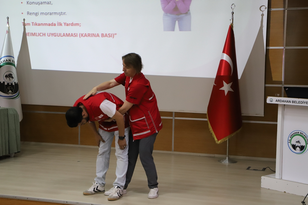 KIZILAY’DAN BELEDİYE PERSONELİNE İLK YARDIM EĞİTİMİ