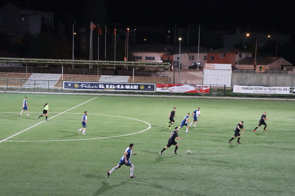 Ardahan’da futbolun kalbi Zafer Kupası’nda atıyor