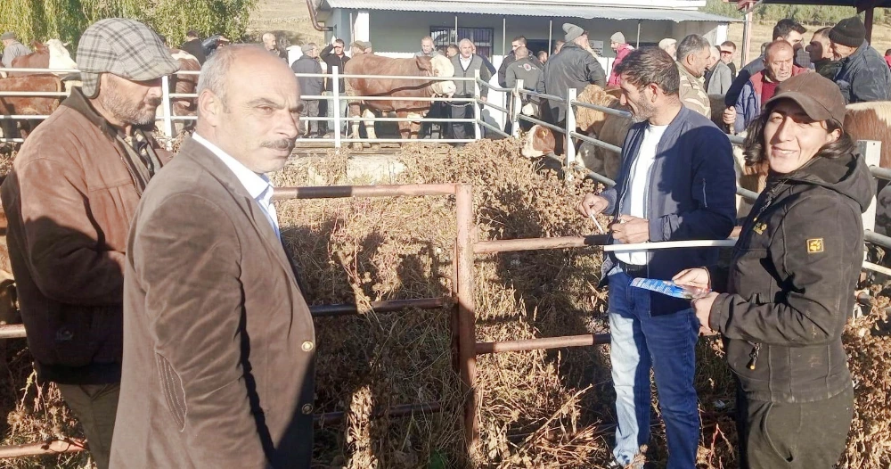 Ercan Demirbaş, Hanak’ta Üreticilerle Buluştu