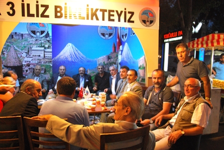 Beylikdüzü KAI Derneğinin standını Başkan İmamoğlu ziyaret etti